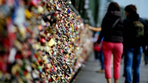Liebesschlösser an Kölner Rheinbrücke bleiben erstmal