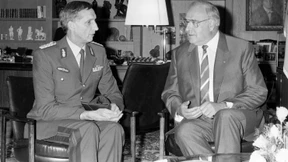 Letzter Preuße verteidigt Bonner Demokratie