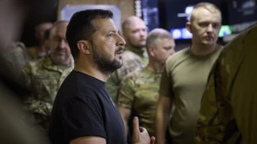 Selenskyj zeichnet bei Frontbesuch Soldaten aus