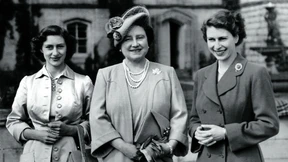 Im Mantelkleid für die Ewigkeit