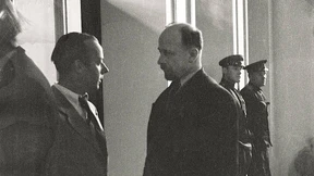 Auferstehen in Ruinen