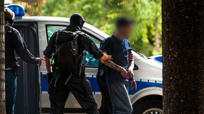 Vier mutmaßliche Rechtsterroristen werden Richter vorgeführt