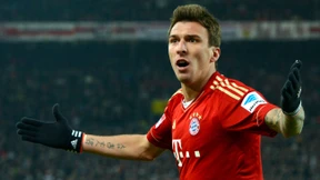 Torjäger und erster Verteidiger