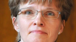 Weise im Hintergrund  