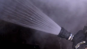 Feuerwehr löscht Flächenbrand an Autobahn 5