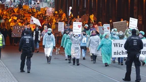 Impfpflicht-Gegner auf Europas Straßen