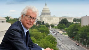 Liebevoll dirigiert von  seiner Ehefrau