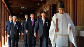 150 Abgeordnete pilgern zum Yasukuni-Schrein