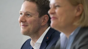 Mit General Degen an der Seite