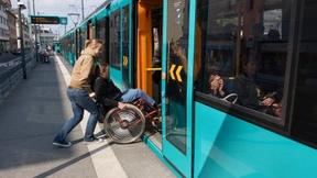 Busse bleiben noch bis in die Nacht in Depots