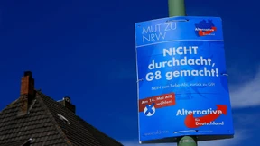 Dürfen Lehrer keine Kritik an Parteien üben?