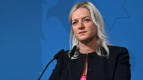 Künftig soll der Hitlergruß auch an Schulen strafbar sein