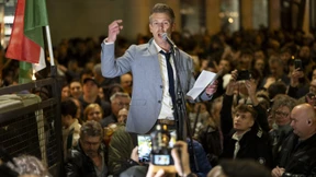 Ein Politikskandal eskaliert zum Rosenkrieg