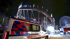 Mitarbeiterin einer Achterbahn wird von Waggon erfasst und stirbt