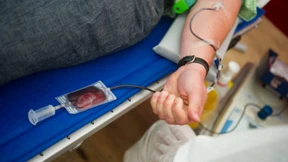 Schwule Männer dürfen von Blutspende ausgeschlossen werden 