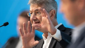 Bayerns Kultusminister gibt sich eine „Eins“