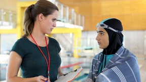 Mit Kopftuch ins Wohlfühlbad