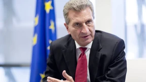 Oettinger will Warschau unter Aufsicht stellen