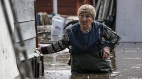 Hunderttausend Menschen fliehen vor den Fluten