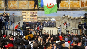 Friedlich gegen die Mauer der Angst