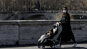 Frauenrolle rückwärts