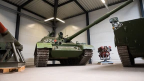 Alte Panzer und gläserne Konten