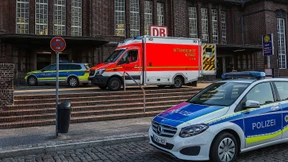 Polizei rätselt über Motiv für Messerattacke im Zug