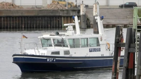 Großeinsatz von Feuerwehr und Polizei auf dem Rhein