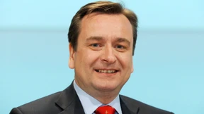 Versicherungstanker auf Kurssuche 