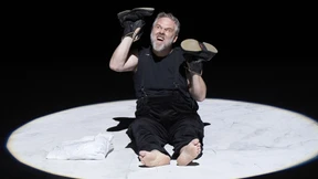 Von allen Seiten gedemütigt