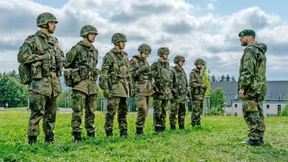 Schütze Sudarski beißt