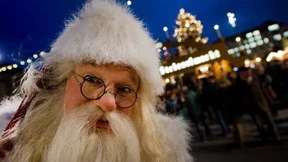 Wie passt der Weihnachtsmann durch den Schornstein?