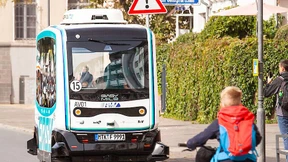 Mit Robo-Shuttle, Seilbahn und Drohne