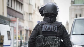 Mann schießt in Supermarkt von Paris um sich