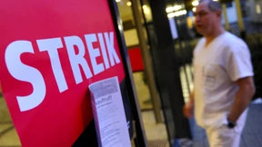 Klinikbeschäftigte demonstrieren für mehr Personal und Pausen