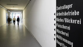 Werden Inhaftierte zu schlecht bezahlt?