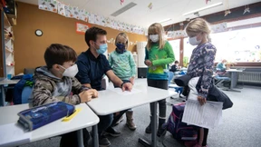 Warum die Schulen auch bei Rekord-Inzidenzen offen bleiben