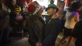 Flüchtling Shafi im Kölner Karnevalstreiben