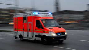 Fahrer  tödlich verletzt