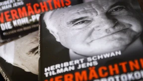 Kohl fordert Schadenersatz in Millionenhöhe