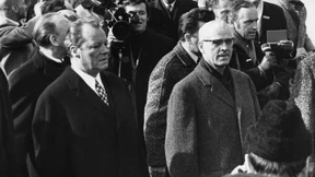 Willy Brandt ans Fenster!