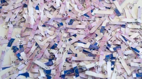 Die Retter der zerstörten Scheine