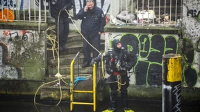 Polizeitaucher suchen Berliner Kanal ab