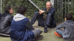 Leere Flaschen, alte Gardinen und Eltern, denen alles egal ist