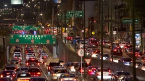 Mindestens neun Tote nach Kollision von Tanklaster und Bus