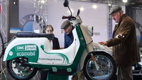 Ein Elektrovogel hebt ab