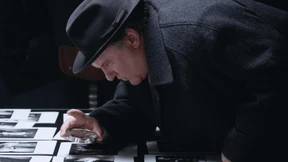 Porträt des Kommissars als Koloss