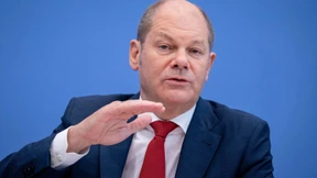 Scholz verzögert Digitalsteuer und stichelt gegen Merz