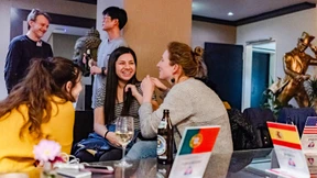 Die ganze Welt treffen