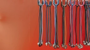 Erst lauscht man Beethoven, dann dem Herzschlag des Patienten